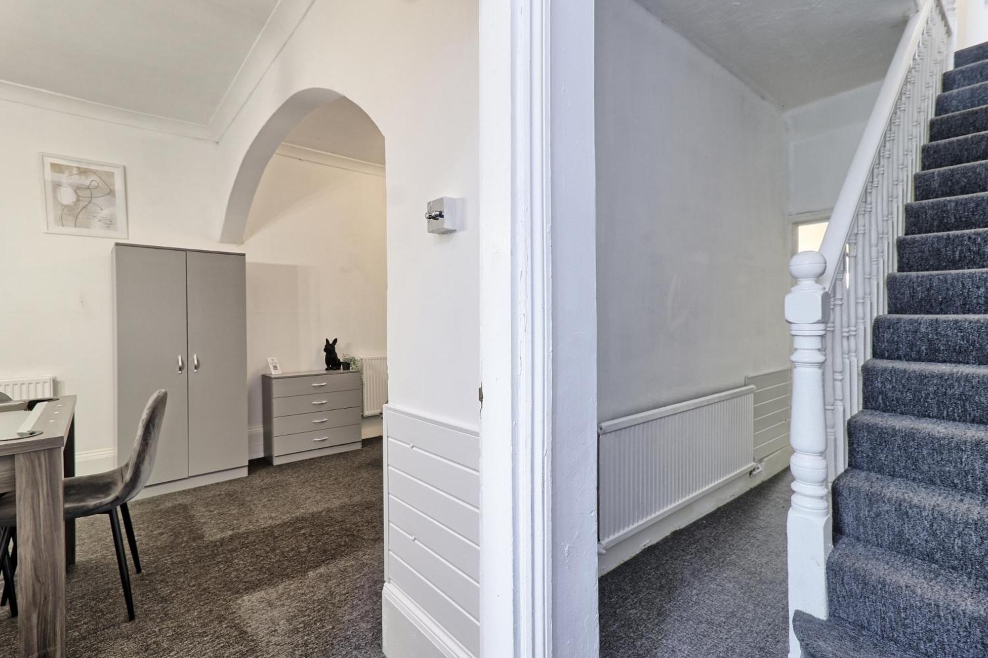 Beautiful Spacious Four Bedroom House With Parking For 2 Cars, 5 Minute Walk To Southend Station المظهر الخارجي الصورة