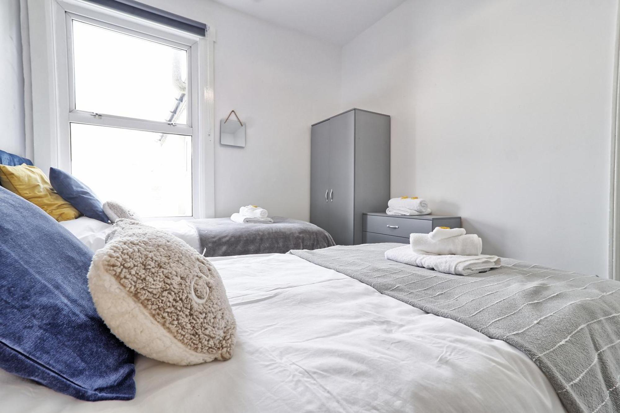 Beautiful Spacious Four Bedroom House With Parking For 2 Cars, 5 Minute Walk To Southend Station المظهر الخارجي الصورة