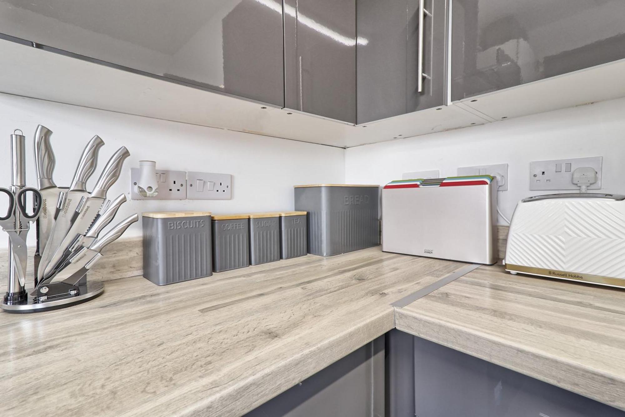 Beautiful Spacious Four Bedroom House With Parking For 2 Cars, 5 Minute Walk To Southend Station المظهر الخارجي الصورة