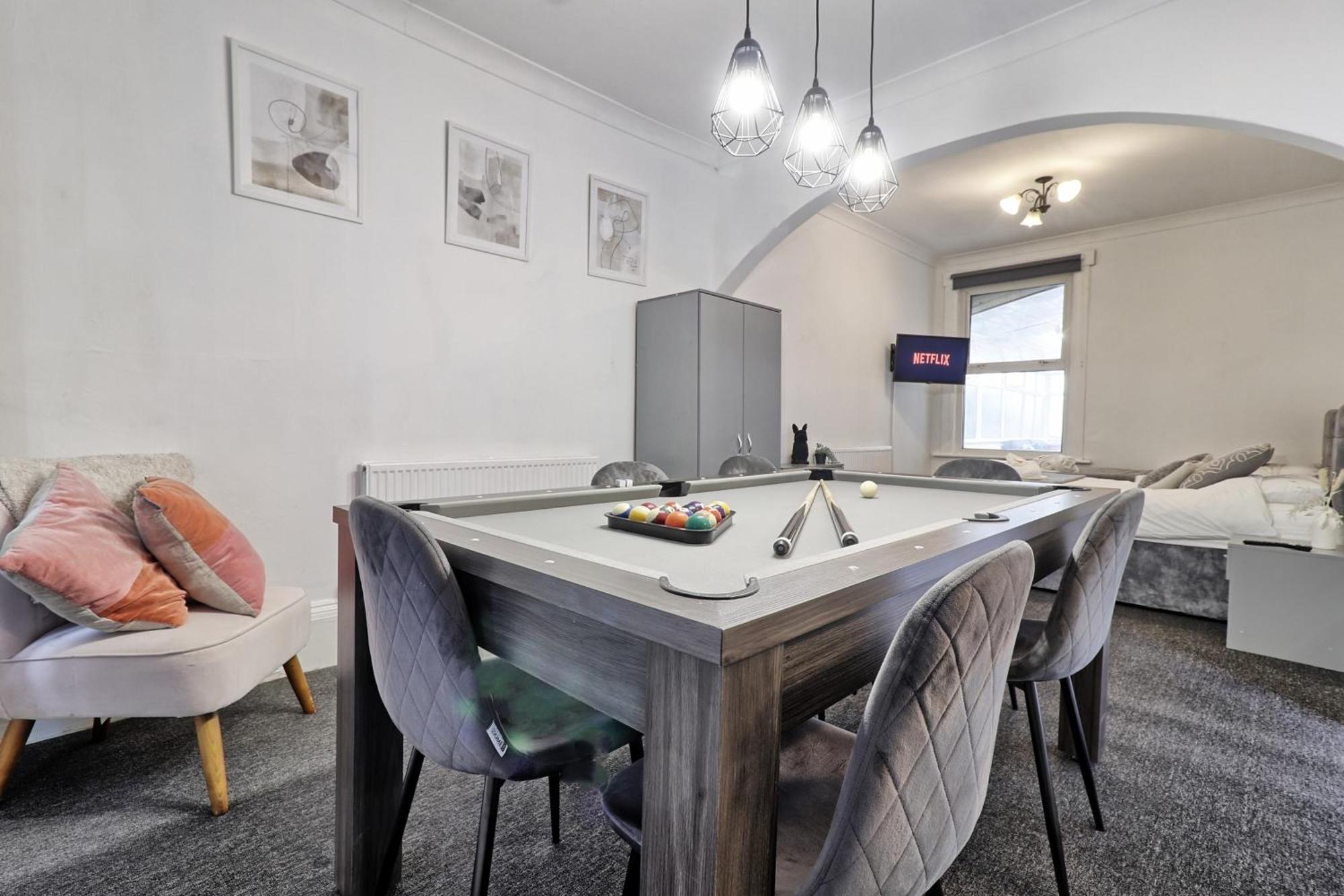 Beautiful Spacious Four Bedroom House With Parking For 2 Cars, 5 Minute Walk To Southend Station المظهر الخارجي الصورة