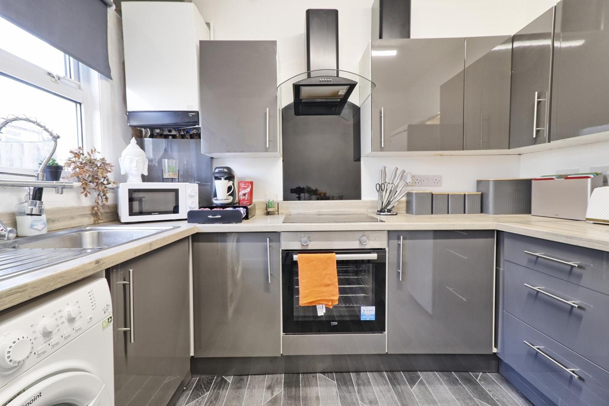 Beautiful Spacious Four Bedroom House With Parking For 2 Cars, 5 Minute Walk To Southend Station المظهر الخارجي الصورة
