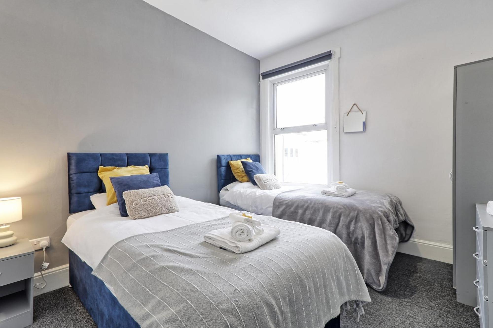 Beautiful Spacious Four Bedroom House With Parking For 2 Cars, 5 Minute Walk To Southend Station المظهر الخارجي الصورة