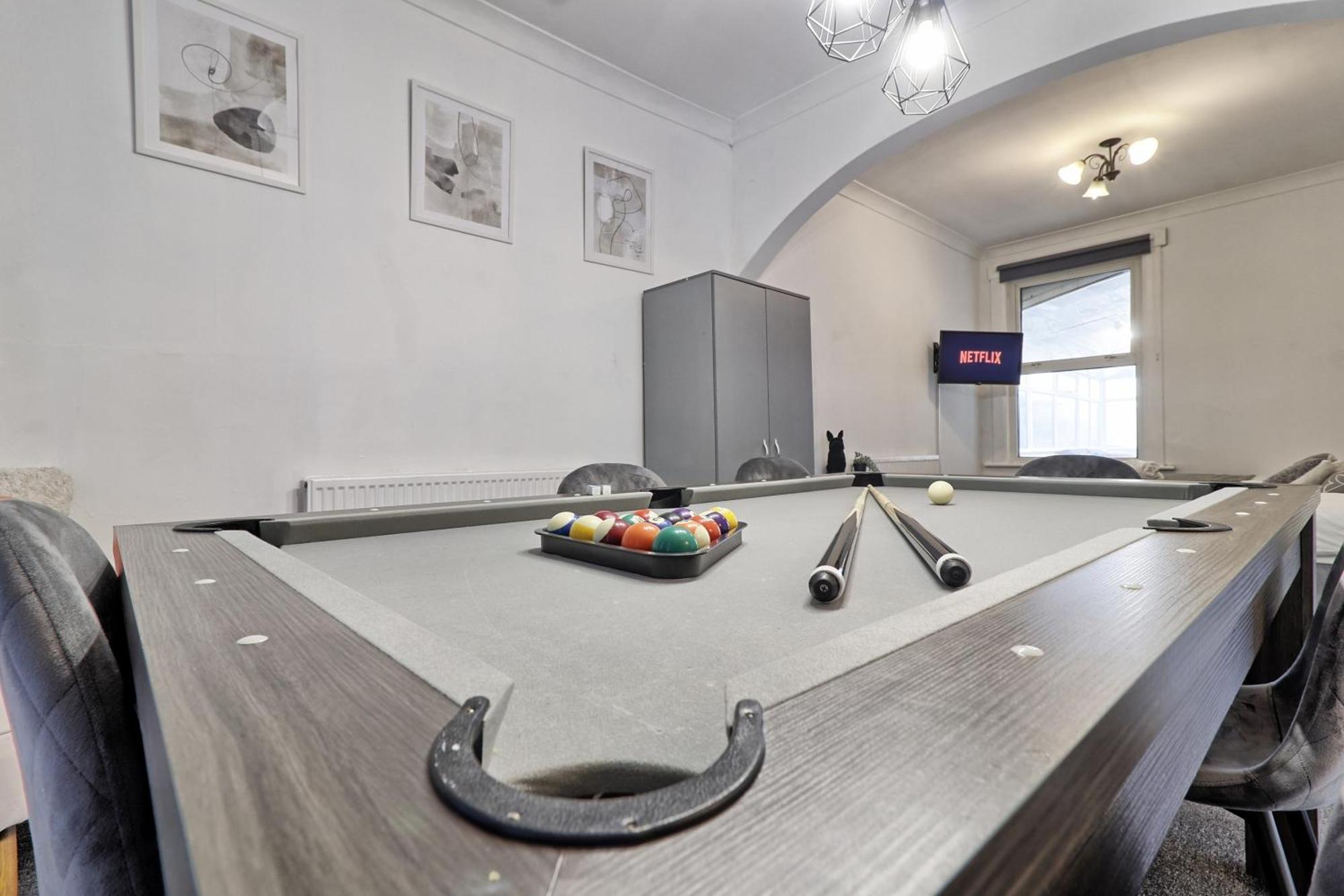 Beautiful Spacious Four Bedroom House With Parking For 2 Cars, 5 Minute Walk To Southend Station المظهر الخارجي الصورة