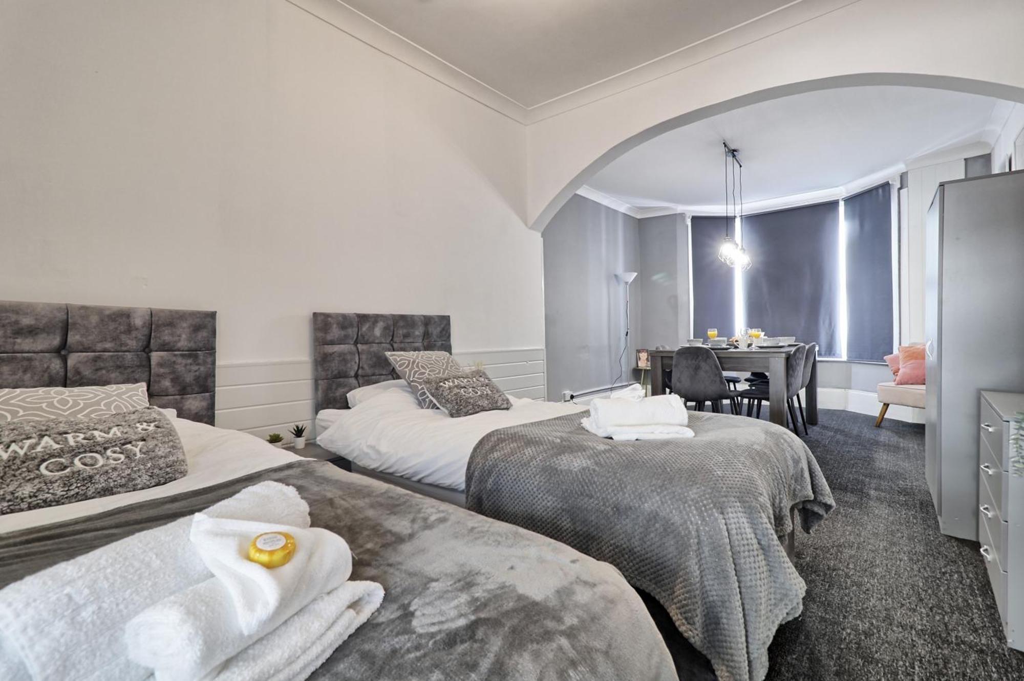 Beautiful Spacious Four Bedroom House With Parking For 2 Cars, 5 Minute Walk To Southend Station المظهر الخارجي الصورة