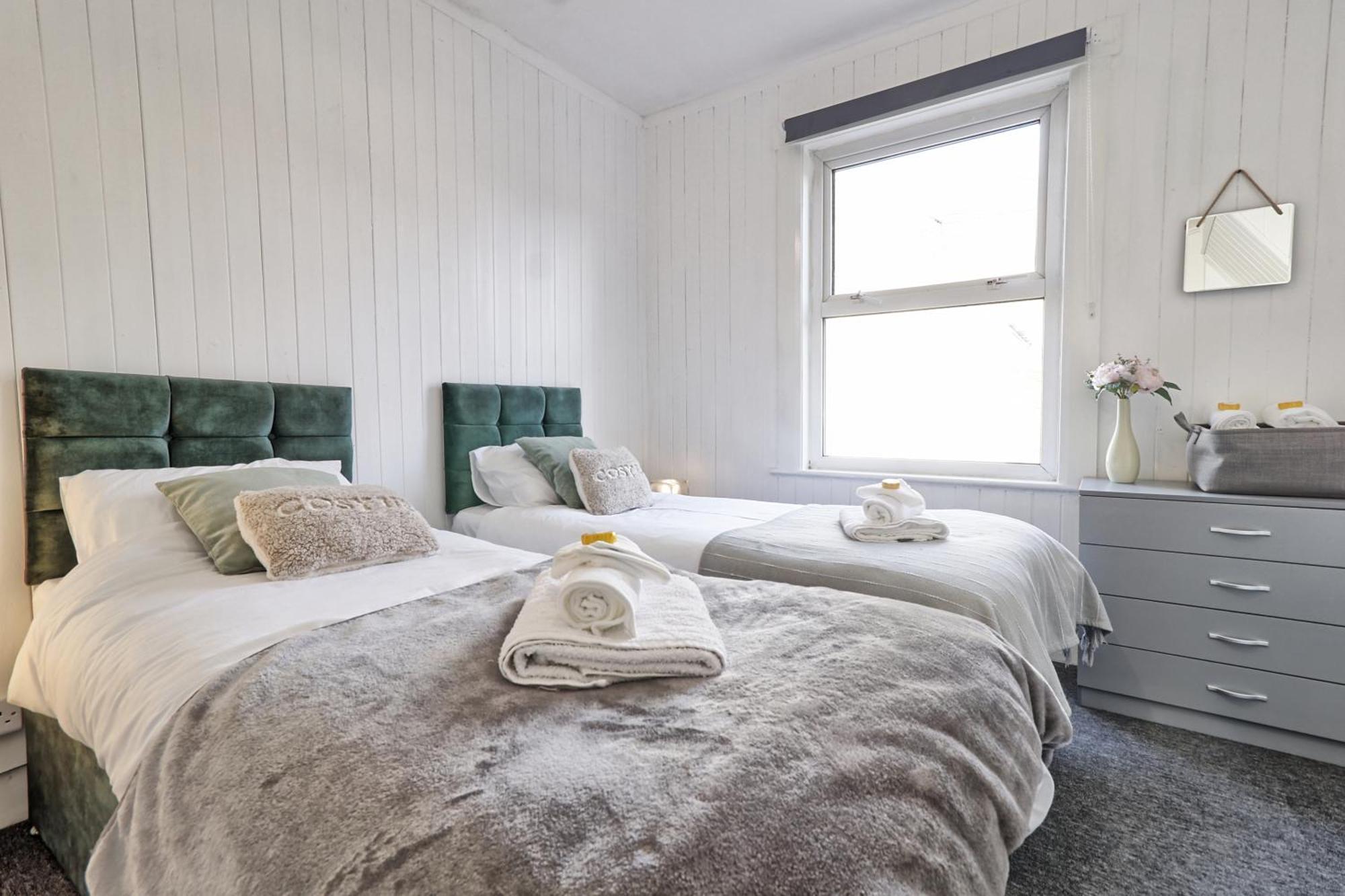 Beautiful Spacious Four Bedroom House With Parking For 2 Cars, 5 Minute Walk To Southend Station المظهر الخارجي الصورة