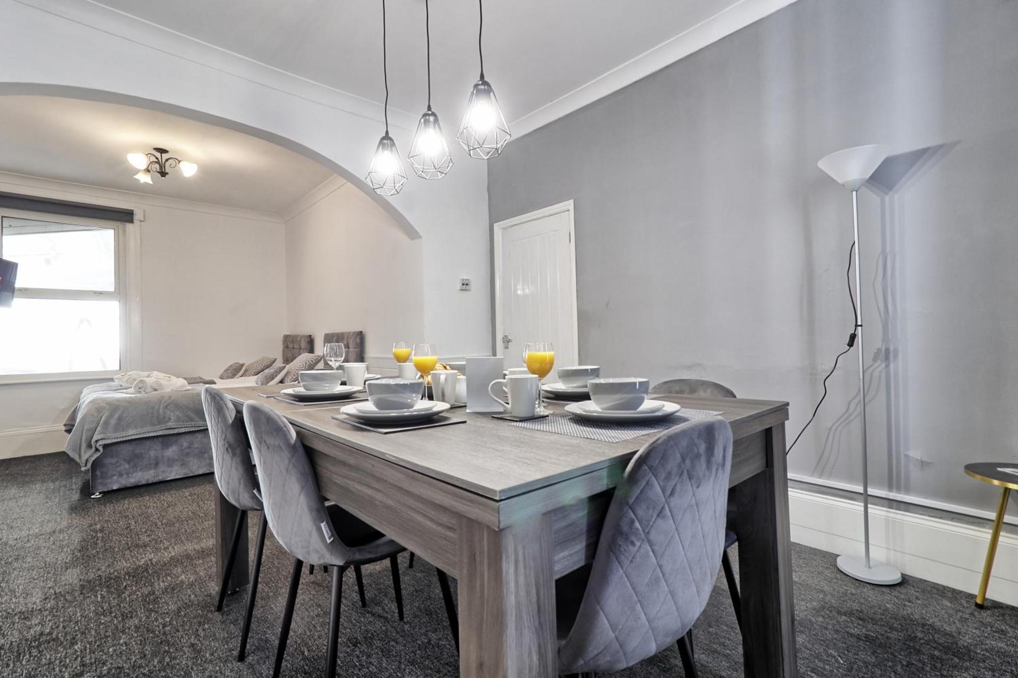 Beautiful Spacious Four Bedroom House With Parking For 2 Cars, 5 Minute Walk To Southend Station المظهر الخارجي الصورة